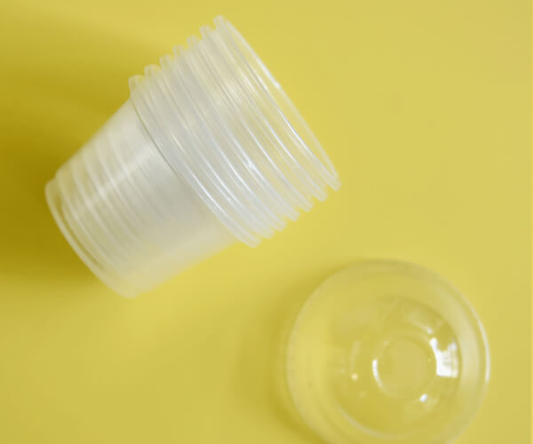 disposable plastic coffee cups