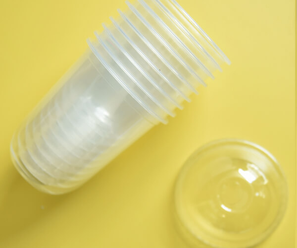 disposable plastic party cups