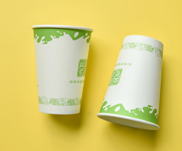 disposable paper coffee cups